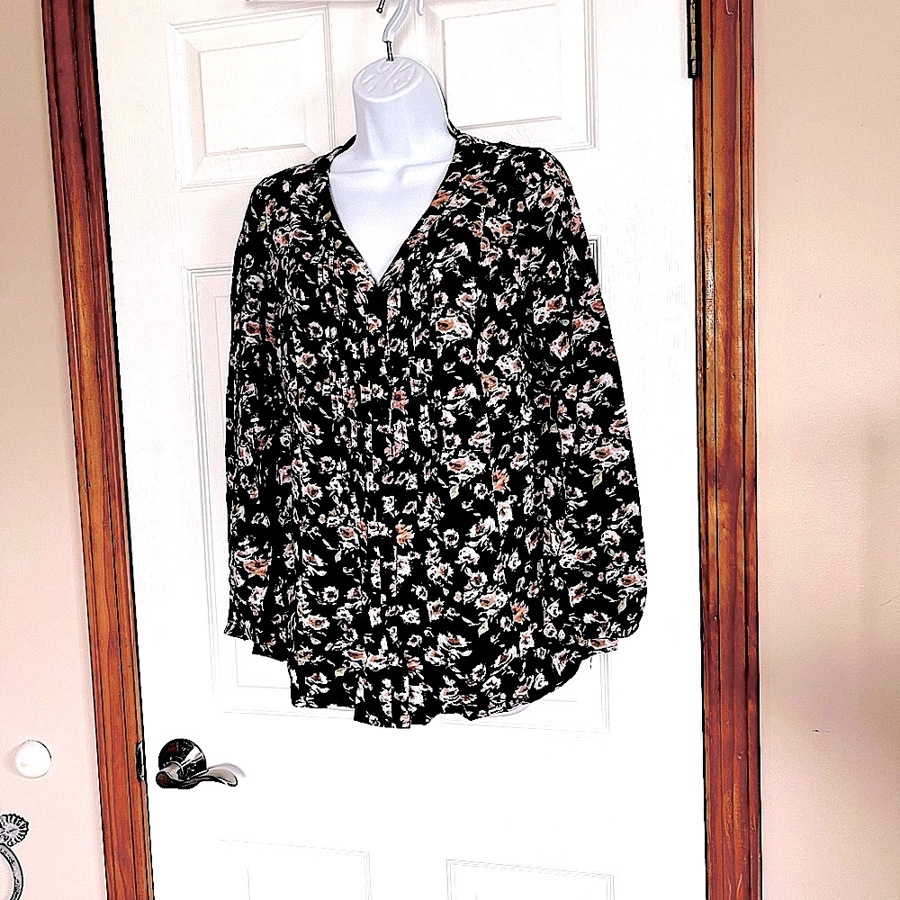Lauren Conrad -Dress Blouse , Black Top with peach roses  Button down front